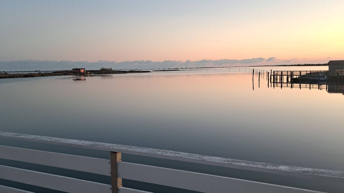 Porto Levante Boat Rental | Boathouse "Floating Home Delta del Po" with Terrace, Whirlpool & Wi-Fi