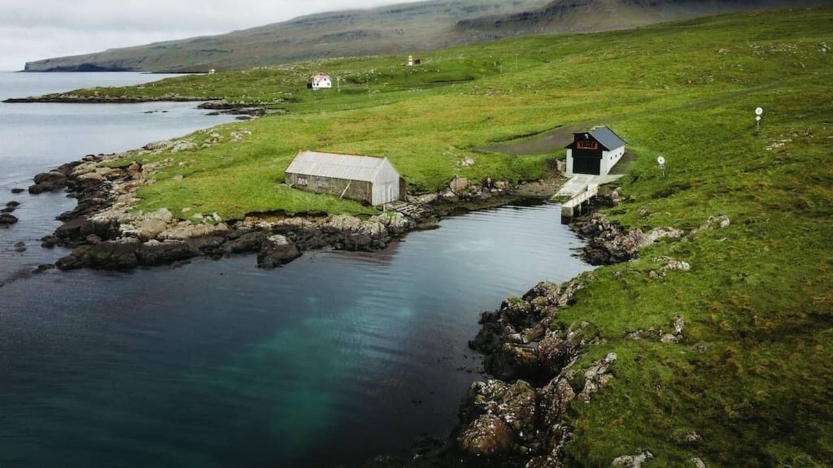 Oravik Apartment | Boathouse right by the fjord, with amazing views