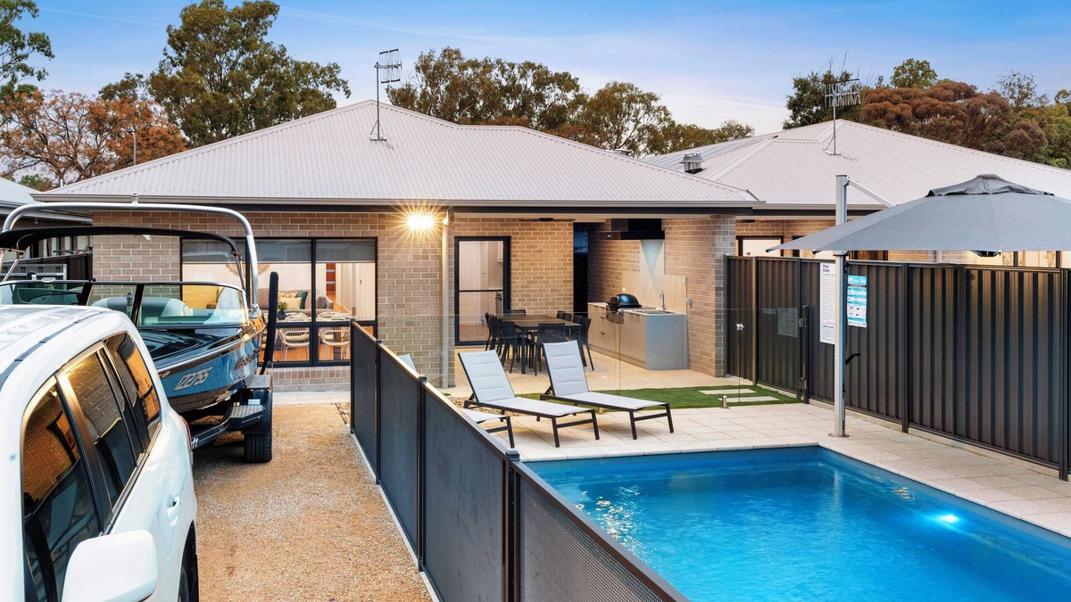Renmark Boat Rental | Boats And Bedzzz & Renmark River Villas