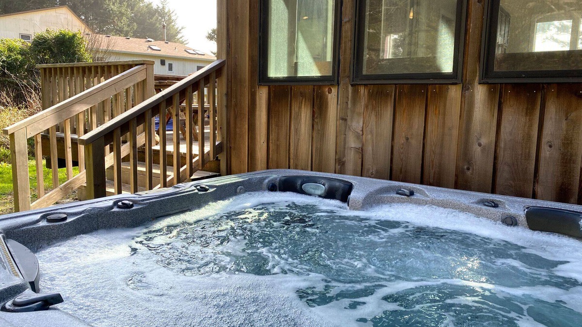 Yachats Cabin | Bob Creek Cabin - across from Bob Creek Beach, Forest, hot tub