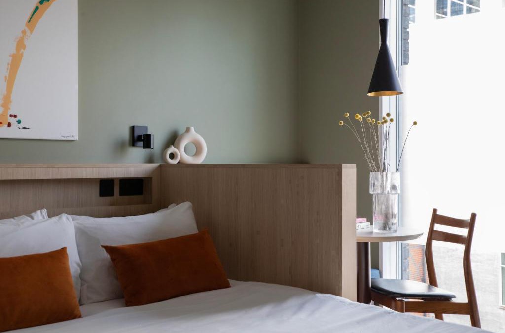 Tower Hill Apartment | Bob W Tower Hill Studios