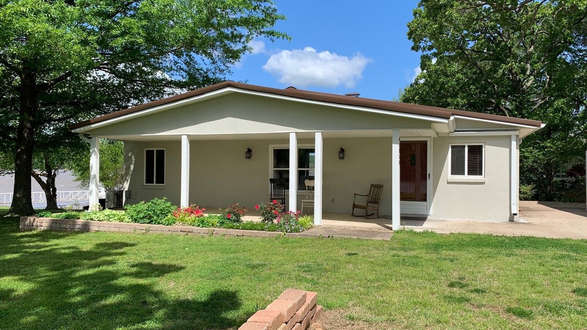 Wyandotte House | BobCat Cottage lake front home on Grand Lake, OK with dock