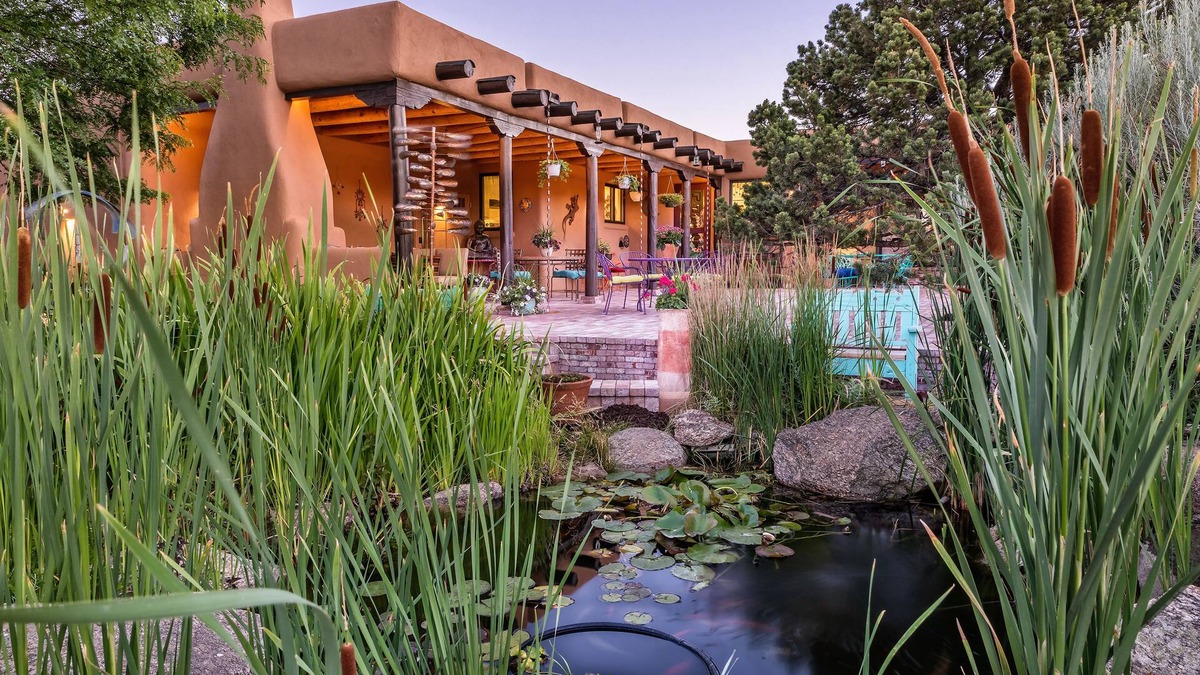 Canoncito Bed & Breakfast | Bobcat Inn Bed and Breakfast
