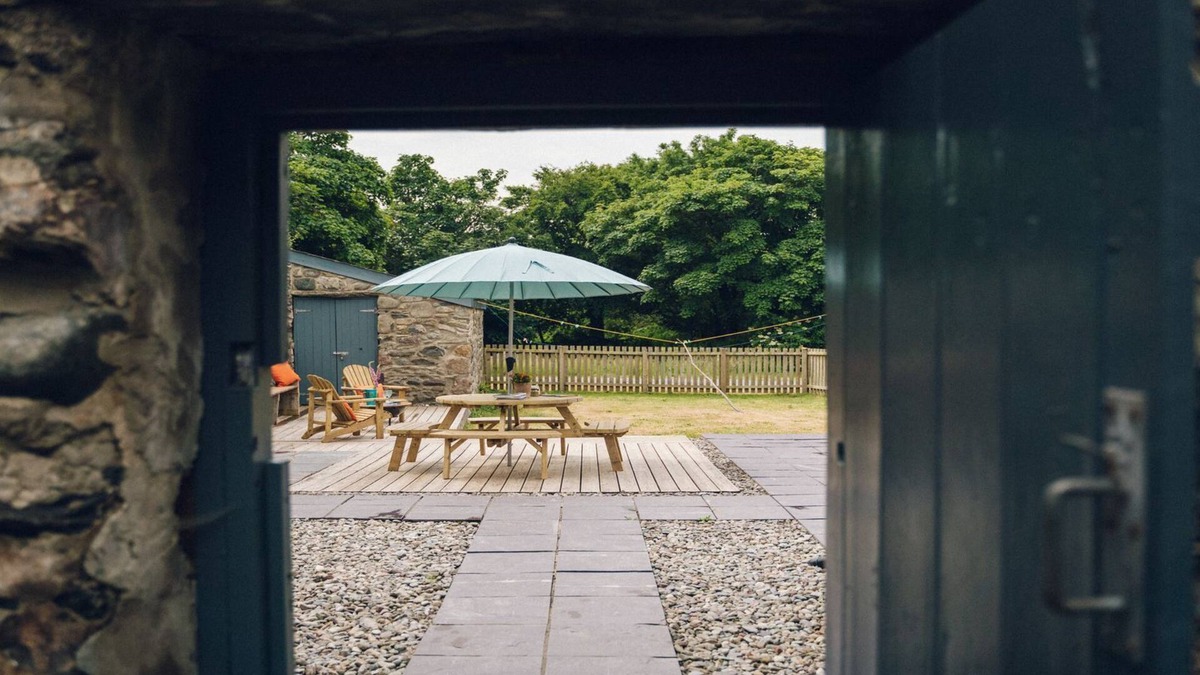 Llandwrog Cottage | Bodfan Bach - an on the beach that sleeps 6 guests in 3 bedrooms
