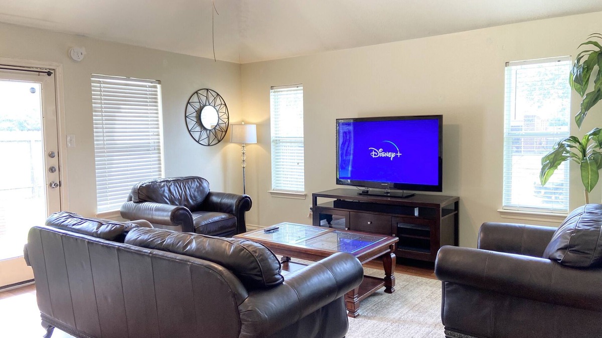 Baytown House | BODHI House - 4 Bedroom Home nested in a quiet community with King Bed Suite,