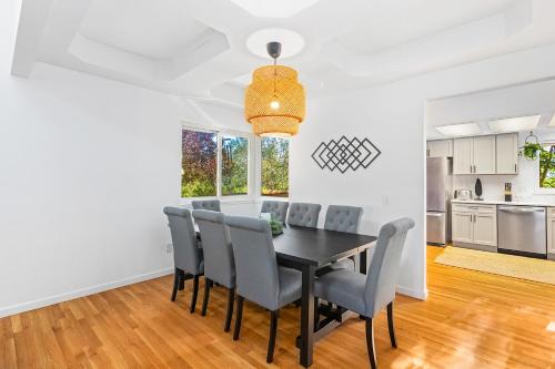 Renton Apartment | Bodur's Rustling Leaves, with BBQ, Fresh Air & Privacy