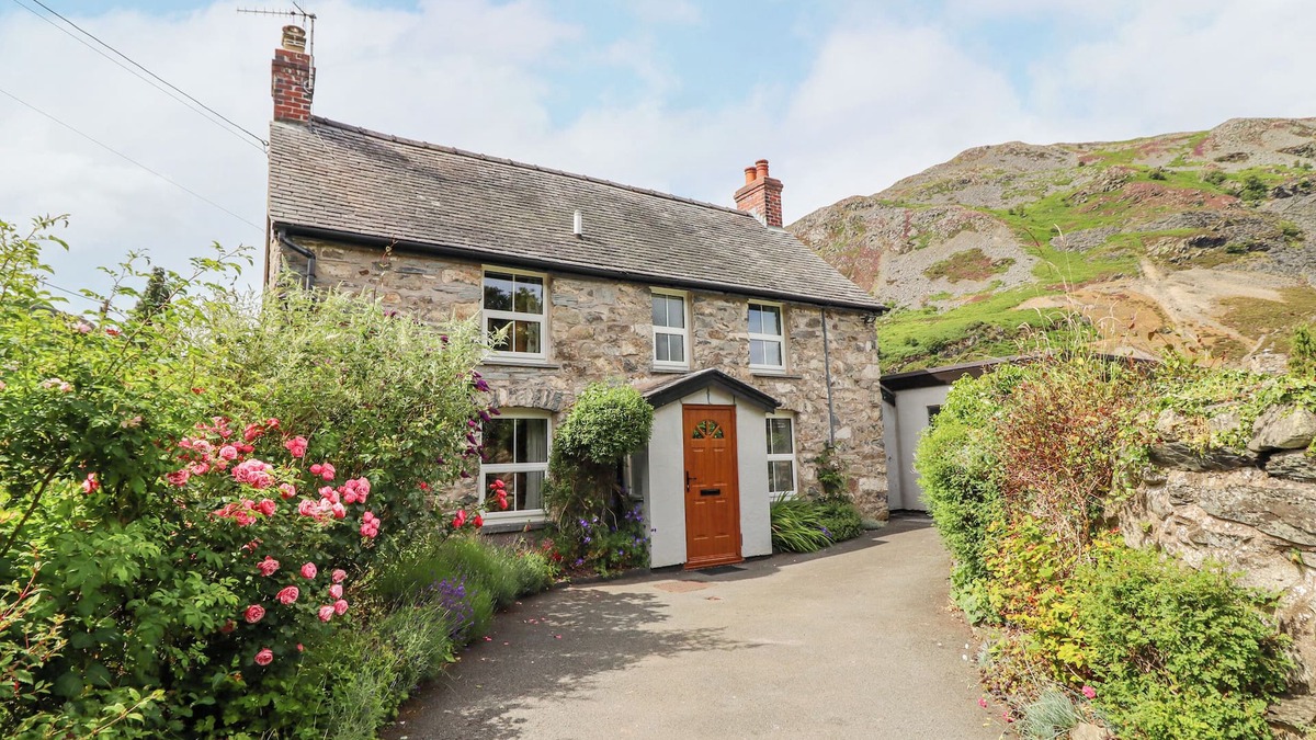 Llangynog Cottage | BODYWEN, pet friendly, character holiday cottage in Llangynog