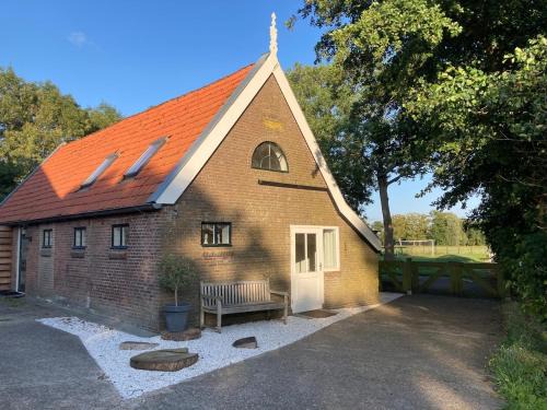 Loenga House | Boerderijhuisje 22 - Landelijk logeren bij Sneek
