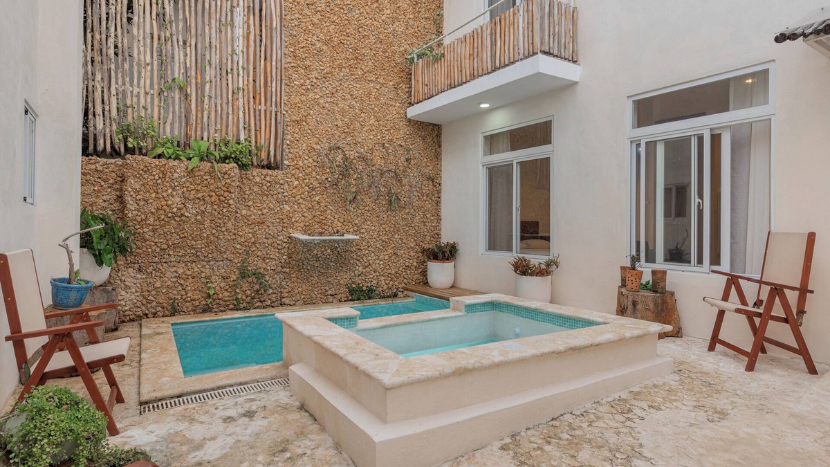 Zona Colonial Apartment | Bohechio studio with private balcony, pool views, ensuite bath, and kitchen.