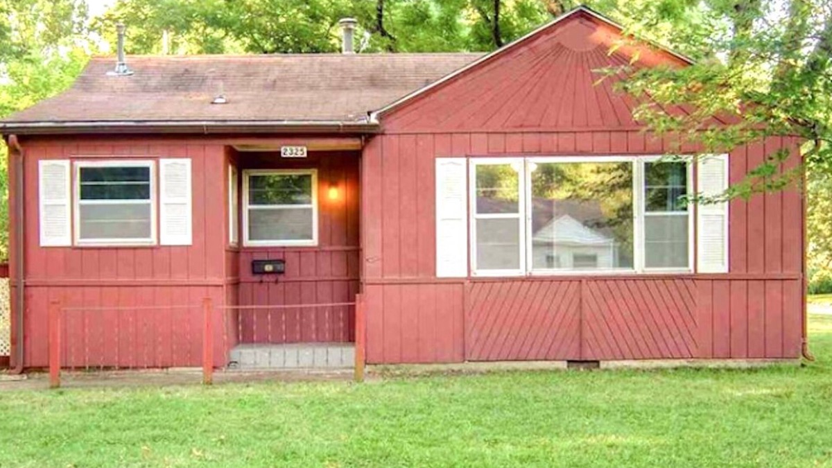 Topeka House | Bohemiam Charm Private Home w/large yd + near Event ctr