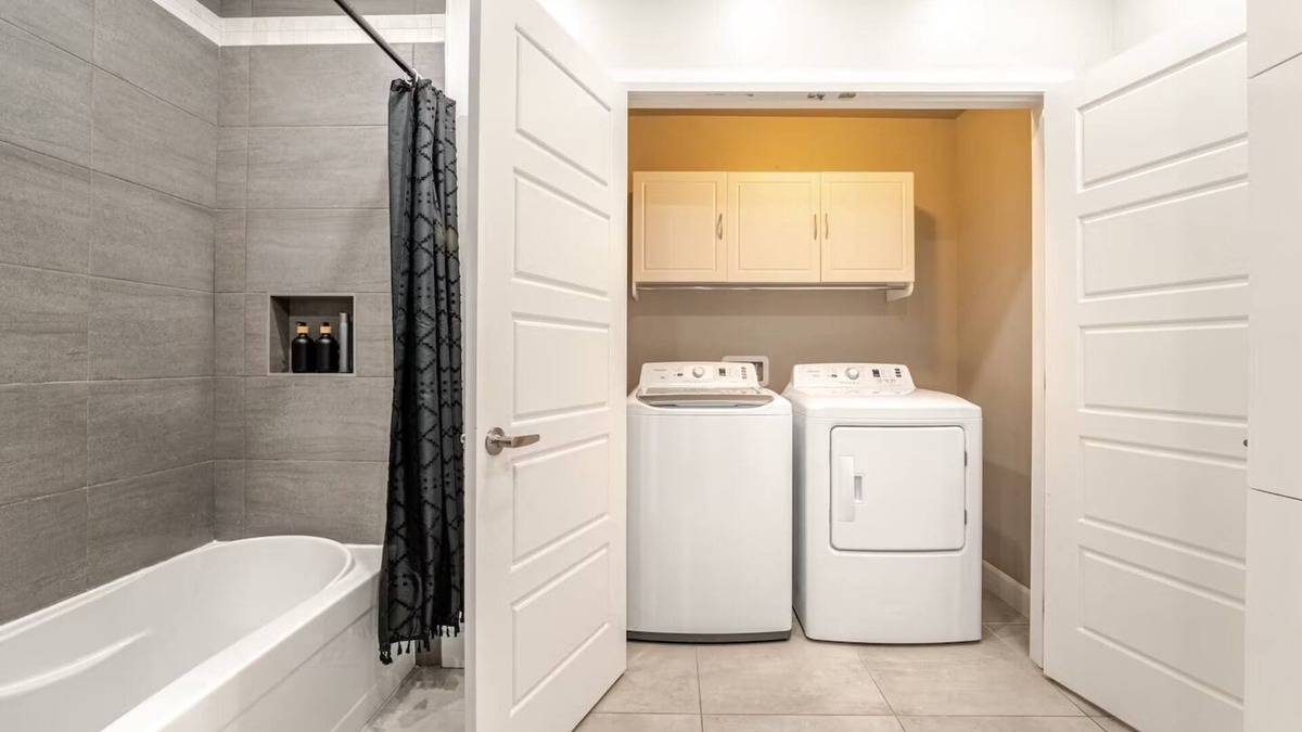 Lachine Apartment | Bohemian Appartement 2-bedroom - Free Parking - Pet Friendly