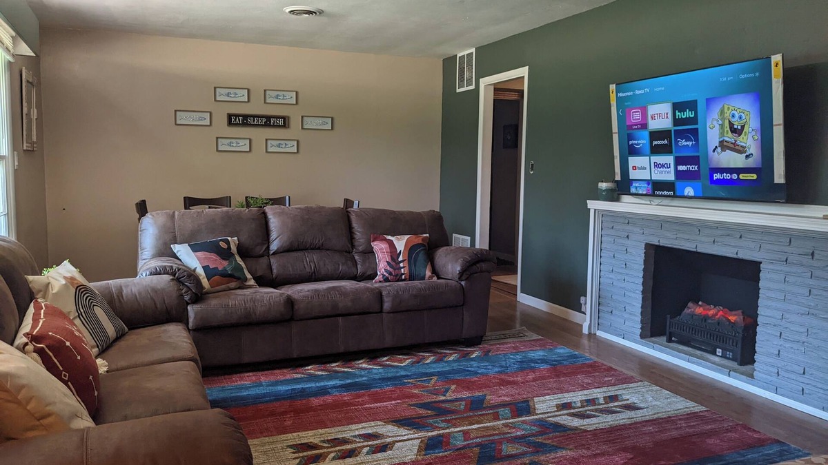 Marion House | Bohemian Bungalow + Game Room + Large Yard + Boat Parking