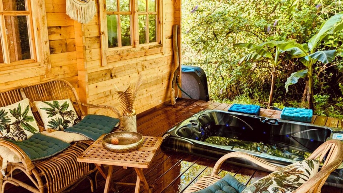 Azereix Cabin | Bohemian coconut hut