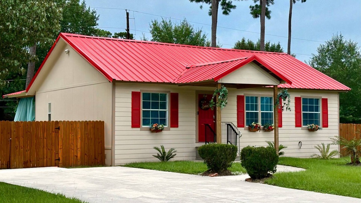 Magnolia House | Bohemian Cottage King Queen,Fast WiFi,RV Parking,Unity Park,Great for Long Stay!