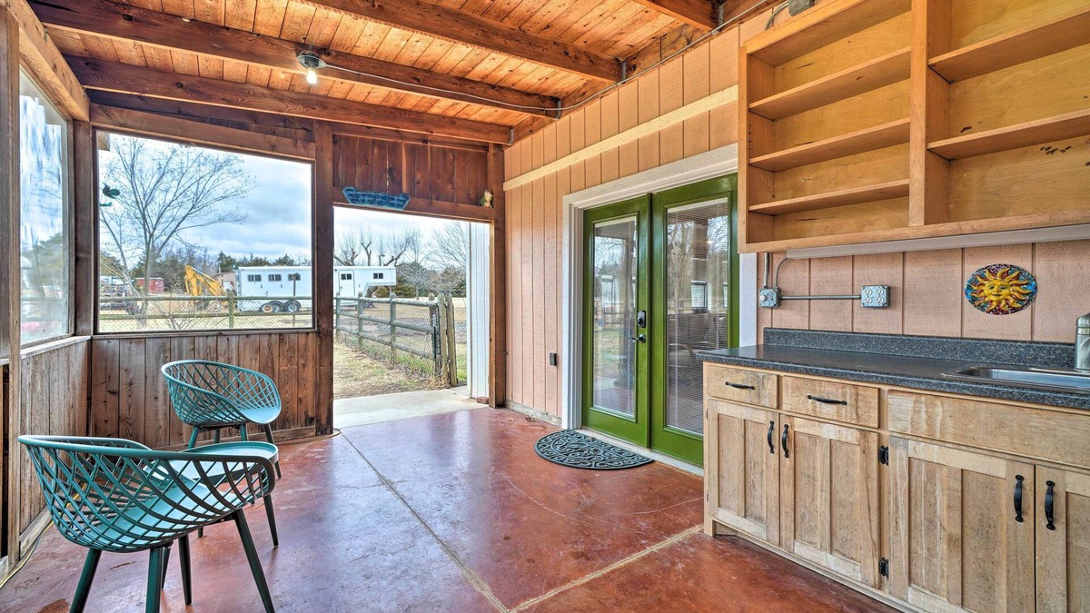Stillwater Cottage | Bohemian Home w/Screened Porch, 3 Mi to Lake!