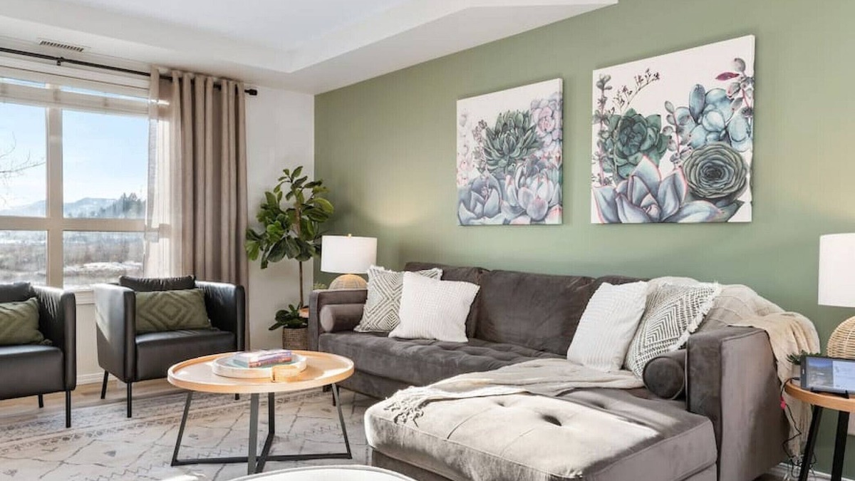East Kootenay Apartment | Bohemian Wishes | Lake View | Pool | Hot Tub