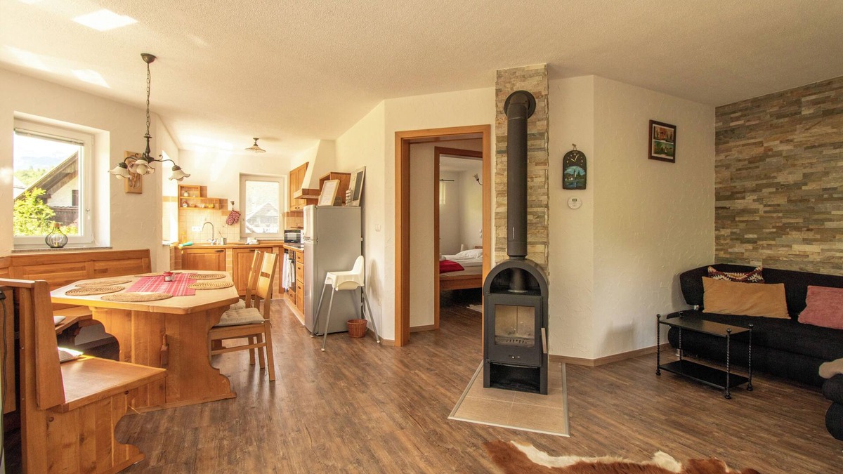 Bohinjska Bistrica Apartment | Bohinj - Bee Apartment with a a balcony, close to the river