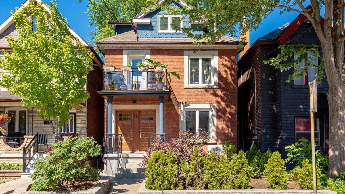 Old Toronto House | Boho 2 bed, 2.5 bath biohackers oasis - live, work and play!