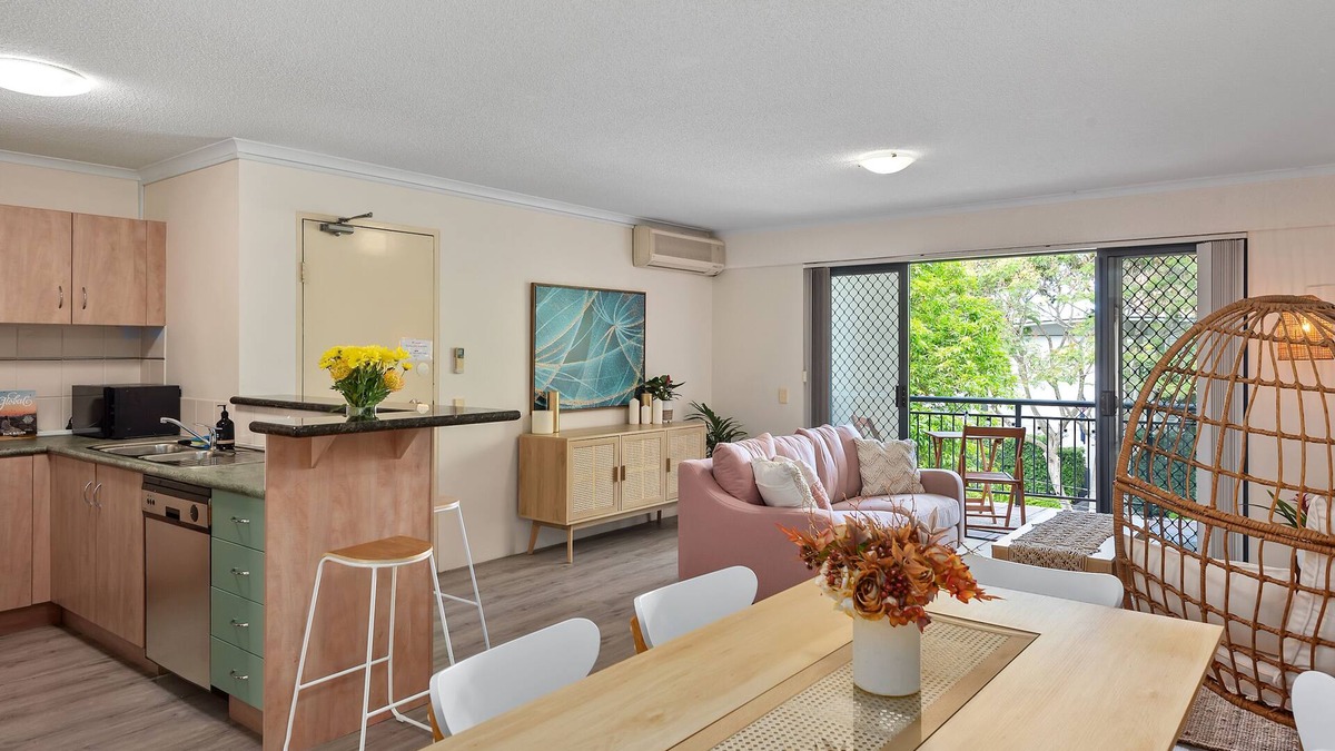 New Farm Apartment | Boho Beauty ~ 2 Bed/2bath/1 Car ~ New Farm
