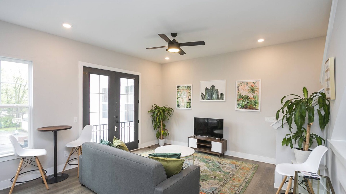 Radnor House | BOHO Boutique Stay |3bd 2ba|10 Minutes to Lower Broadway|