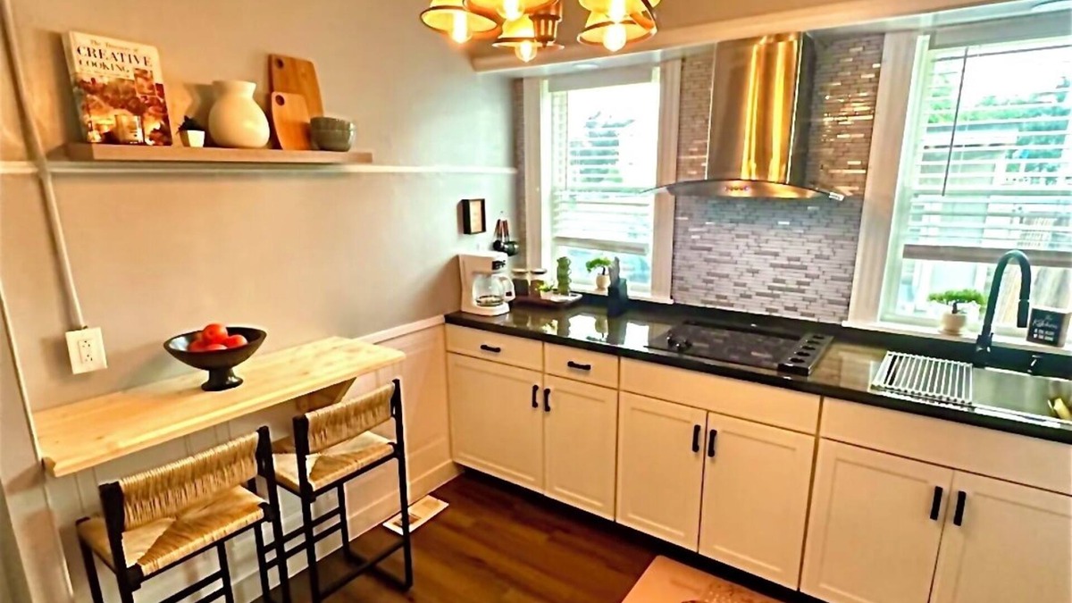 Pawtucket Apartment | Boho Breeze Romantic stay by UHome