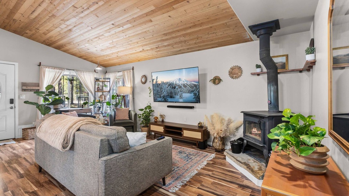 Three Rivers House | Boho Bungalow, 2 bedroom mid century modern cabin in Sunriver featuring a yoga s