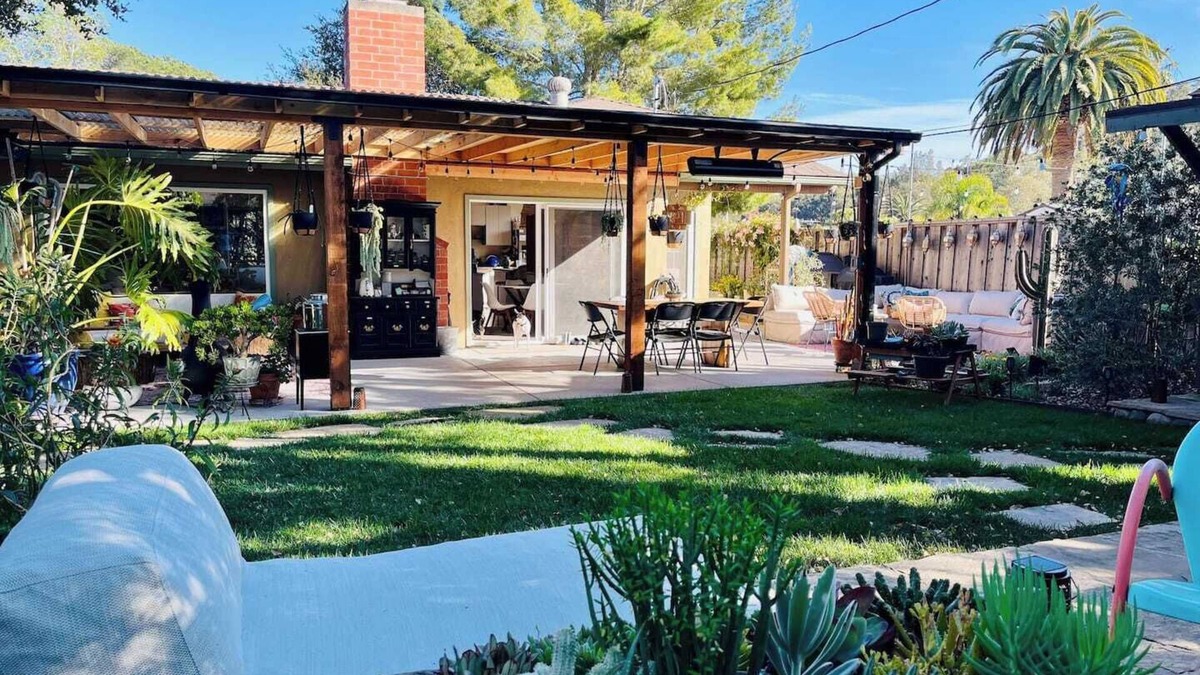 Santa Barbara House | Boho Bungalow Retreat: Spa, Ice Bath, Sauna, Tea Bar, Garden, Chickens, & Events