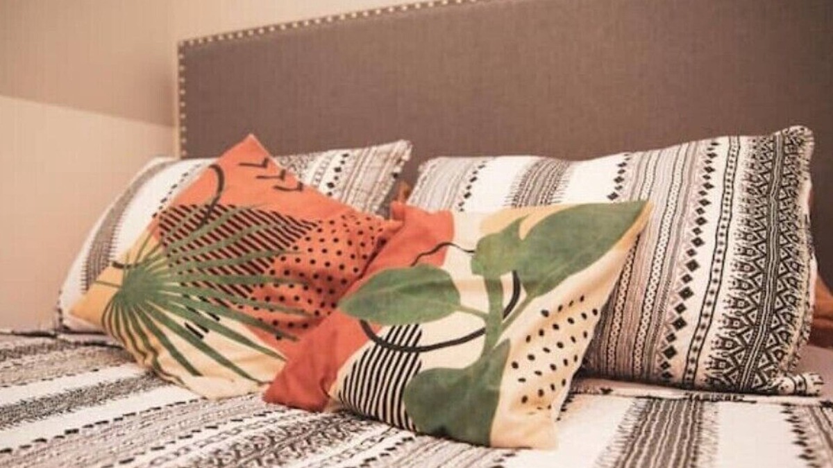 Brunswick House | Boho Bungalow w/Private Side Porch in Downtown Bwk