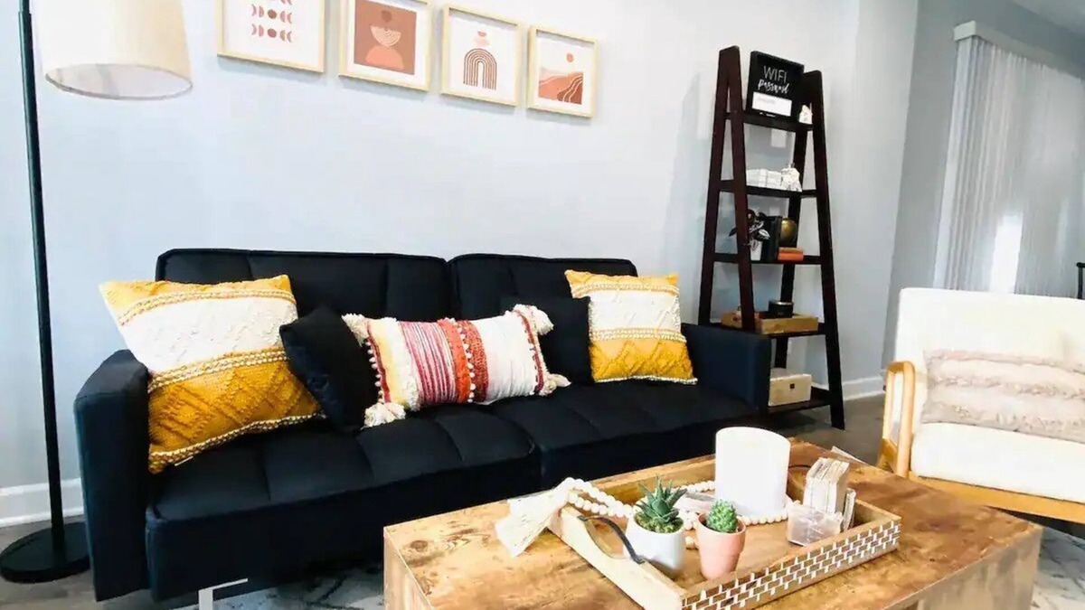 Chicago Apartment | Boho Chic 2BR Condo, Queen Bed With Free Parking