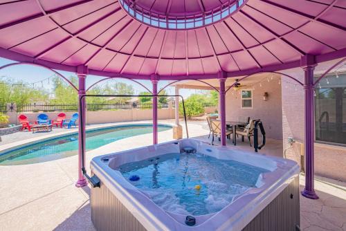 Casa Grande Villa | Boho Chic Arizona Villa w Pool & Mini Golf