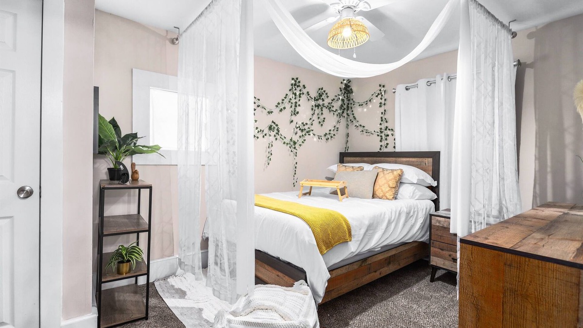 Atlanta House | Boho Chic: Luxury Short-Term Rental in Atlanta | Pet-Friendly 3BR Near Downtown