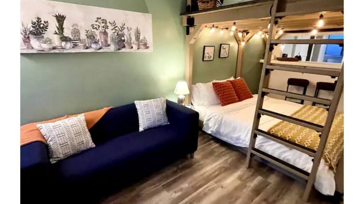 Burbank Apartment | Boho Chic Studio- Full Kitchen + Free Parking