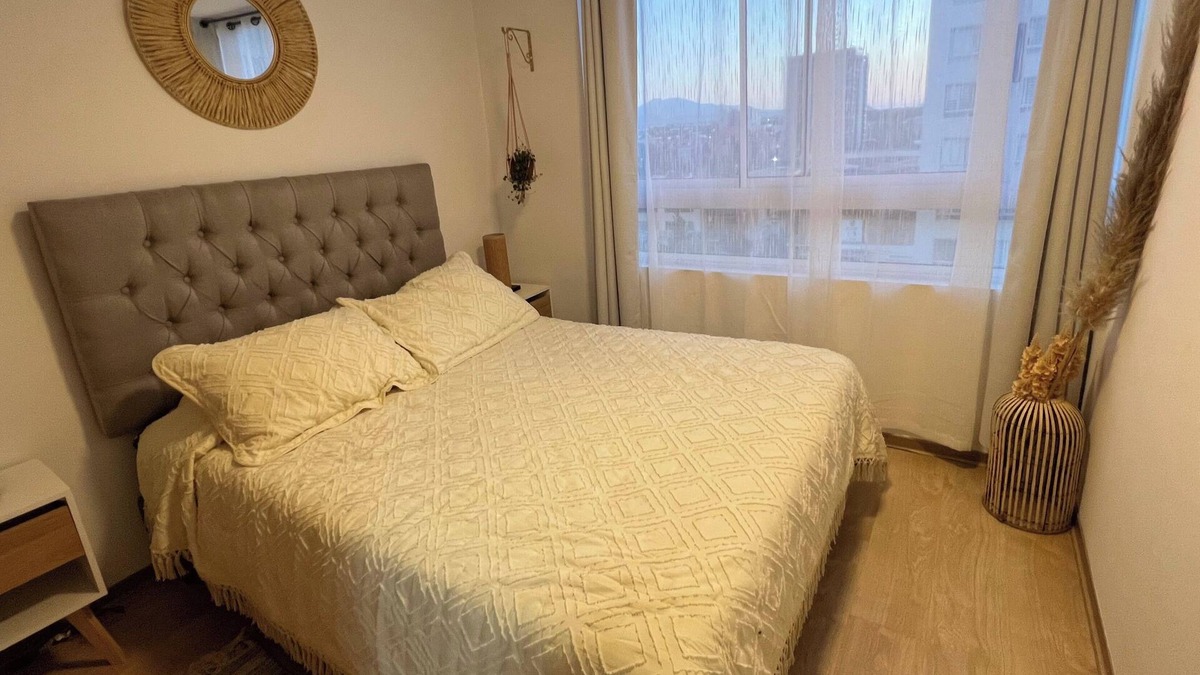 La Cisterna Apartment | Boho chic style apartment, 4 people 200 m from La Cisterna subway + parking lot