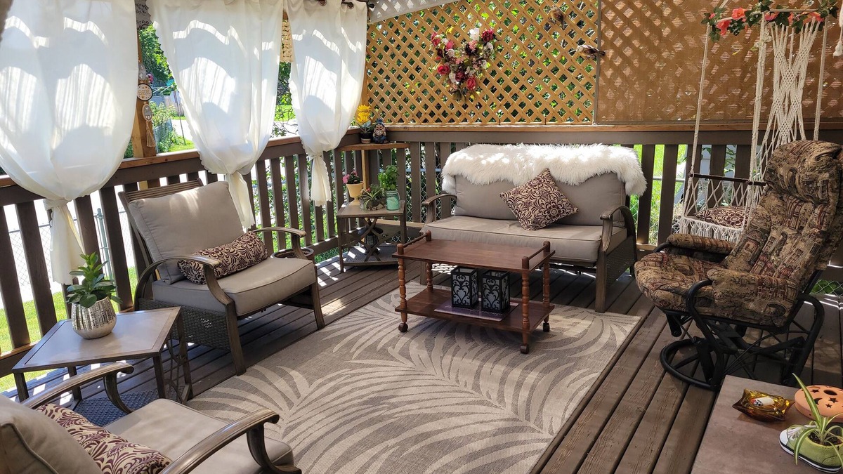 Southeast Calgary House | Boho chic vibe! Family & Dog friendly, 5G, A/C, Hot tub, close to Stampede Park!