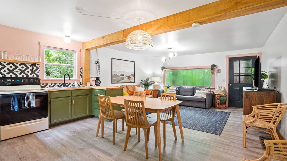 South Bloomingville Cabin | Boho Decor, Quiet, Wooded Lot, Flexible Cancellation Policy