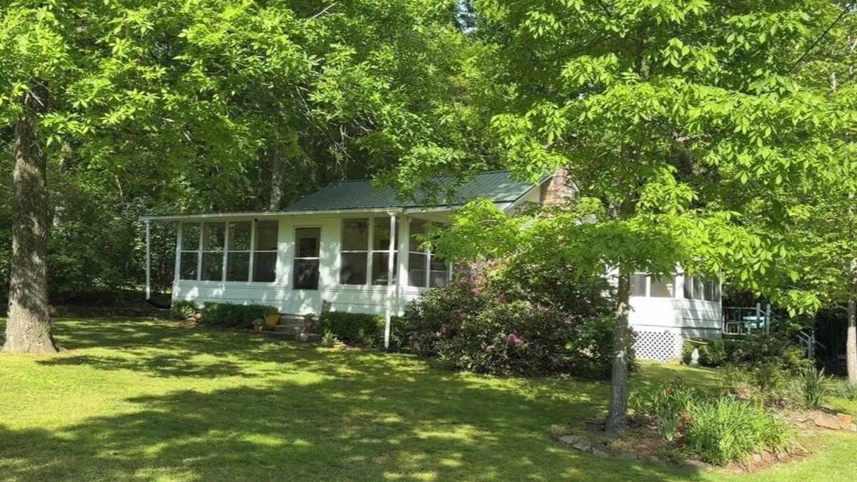 Cloudland Cottage | Boho Mountain Cottage in Cloudland Community | 2 Sunrooms | Wi-Fi | Dog Friendly