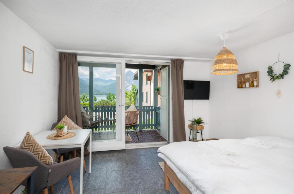 Darligen Apartment | "Boho Oase" with lake view and pool