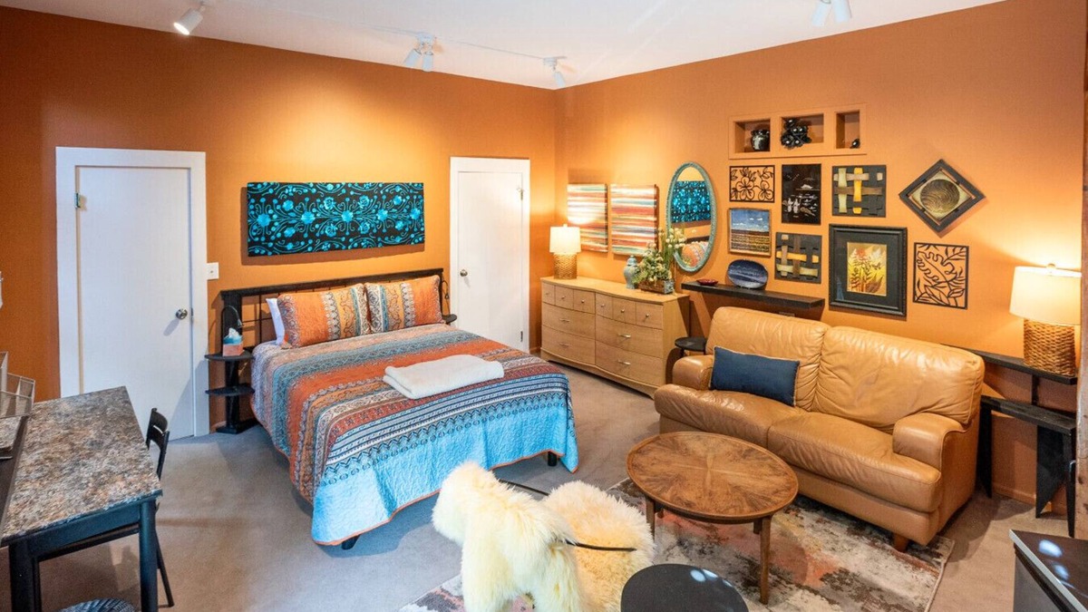 North Queen Anne Condo | Boho Studio on 8th Ave West | Queen Anne, Seattle