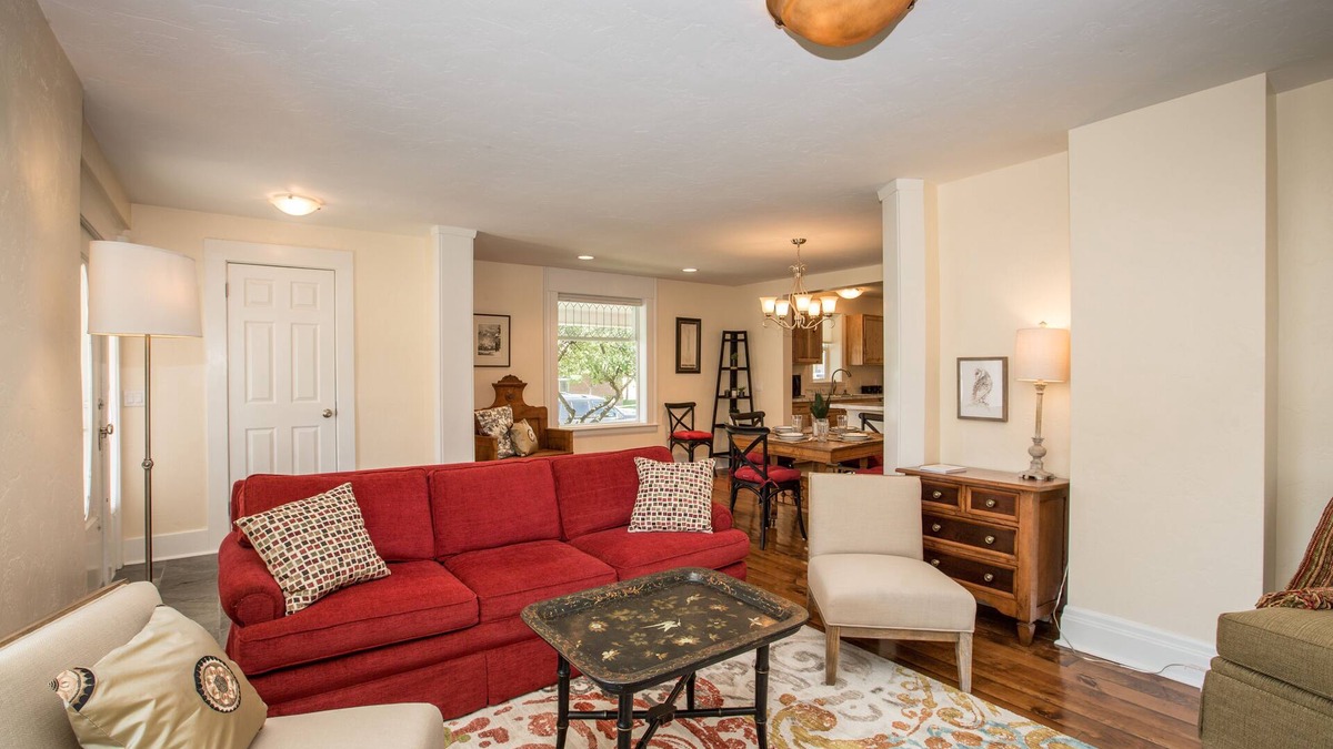 Rifle House | Boho Style, Cozy Home, Big Kitchen, Spacious Near Hot Springs and Winery