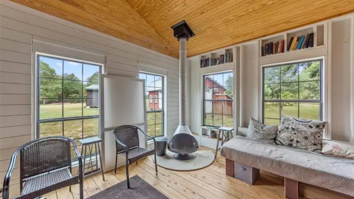 Telephone Cabin | Bois D'arc Bungalows 2-cabin supports 9 guest