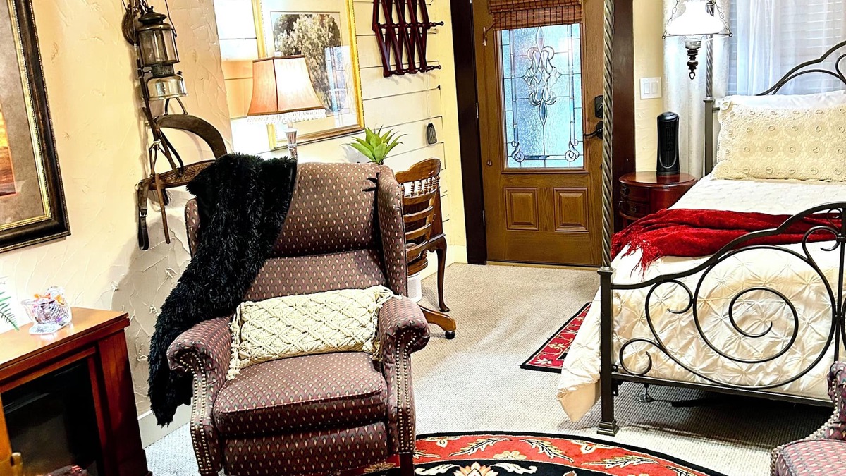 Kerrville House | BoisD’Arc Bungalow and Suites - private Studio Type Suite - queen bed