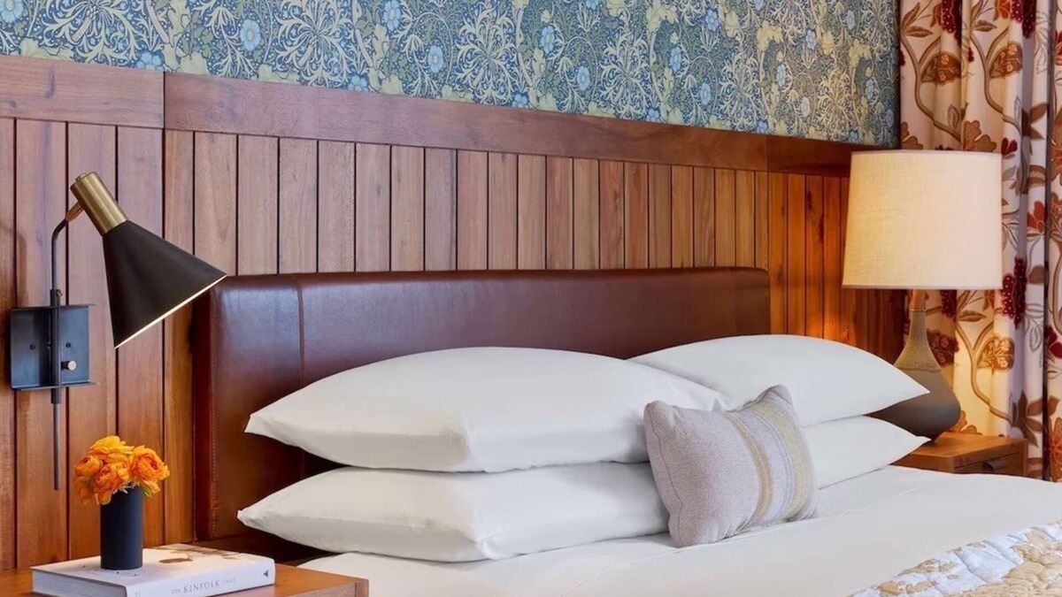 Mount Vernon Hotel | Bold Spirit: Unique Stay Near Mt Vernon Place Washington Monument & Museum