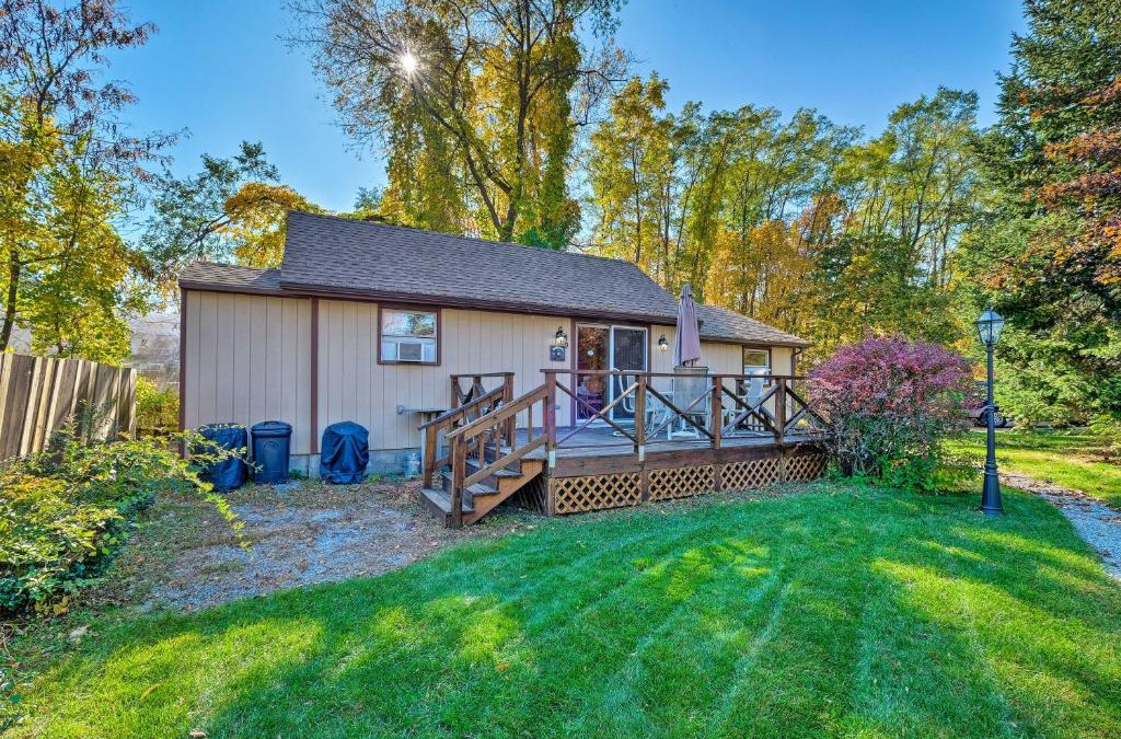Bolton Landing House | Bolton Landing Cottage with Deck, Walk to Beach!