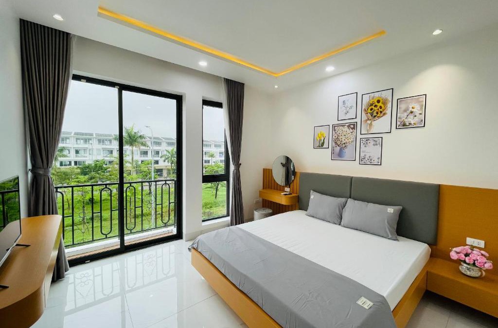 Huong Thuy Apartment | Bon's Homestay - NGUYÊN CĂN 3 phòng ngủ - Hai mặt tiền - Bãi đỗ xe có mái che miễn phí