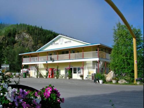 Dawson City Hotel | Bonanza Gold Motel
