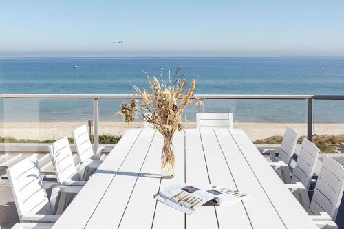 Bonbeach Apartment | Bonbeach Bliss - Contemporary Waterfront Living