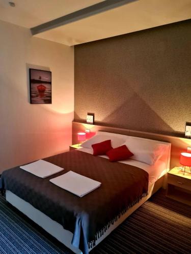 Slavonski Brod Apartment | BoNiToS, SOBE-ROOMS