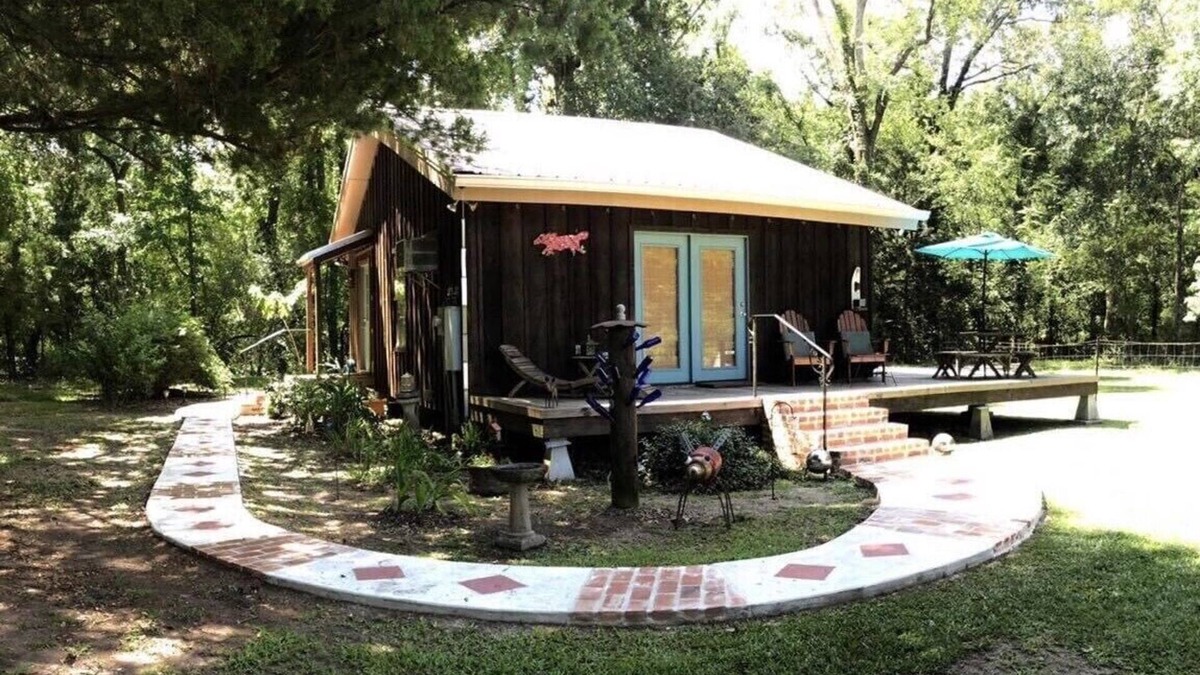 Breaux Bridge Apartment | Bonne Terre Studio: Louisiana Farm Stay Getaway Artists’ Retreat