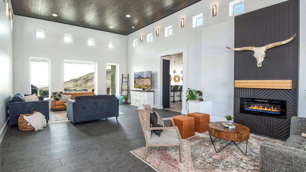 Tooele County House | Bonneville Salt Flats Secluded Luxury Modern Home! Hot Tub!