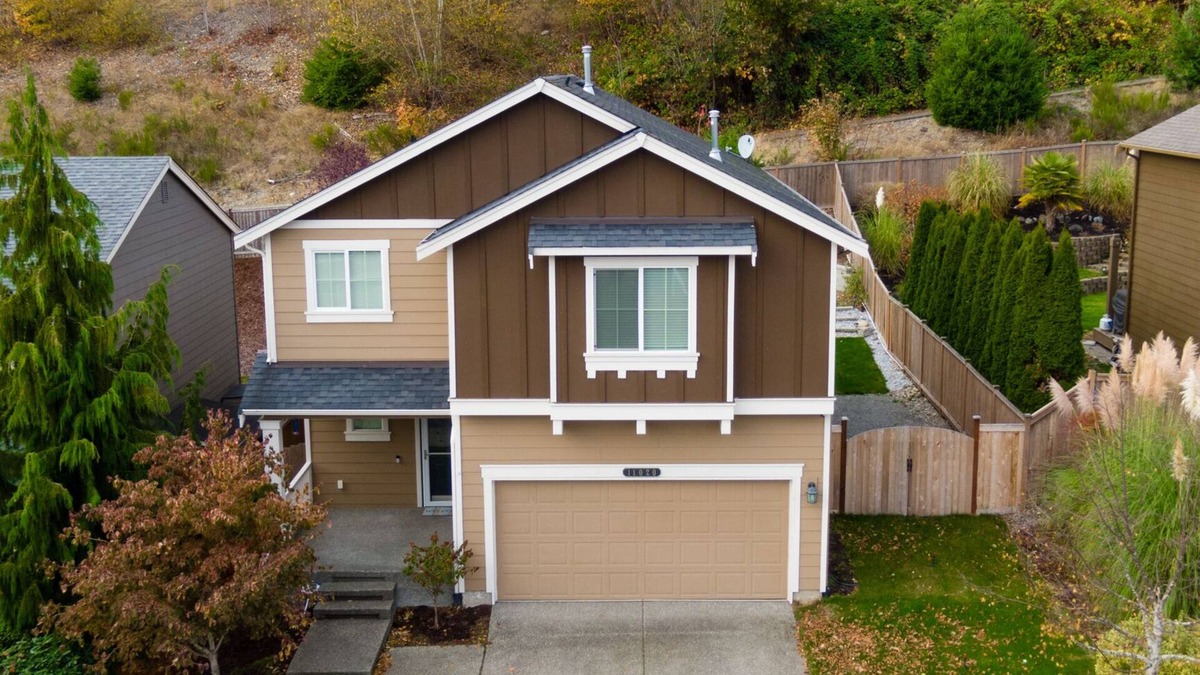 Bonney Lake House | Bonney Lake House INN W/Jacuzzi and Centralized AC